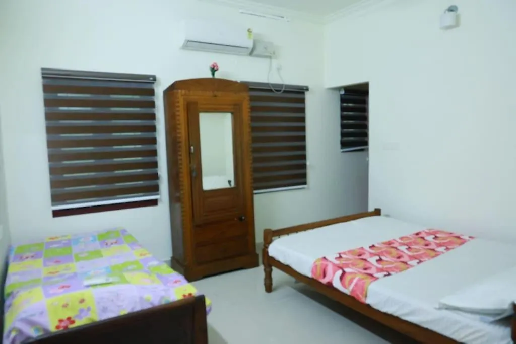 Calvin'S Home Stay 3 Bedrooms Tiruvalla Casa de Férias