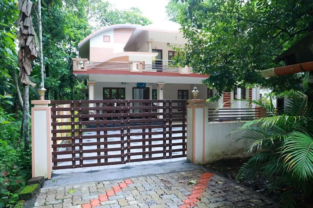 Calvin'S Home Stay 3 Bedrooms Tiruvalla 0*,  Índia