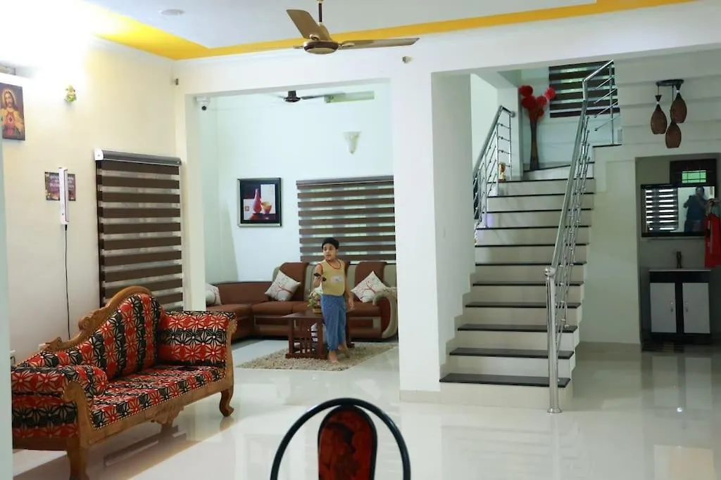 Casa de Férias Calvin'S Home Stay 3 Bedrooms Tiruvalla Índia